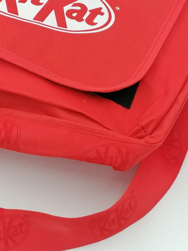 pochette kitkat