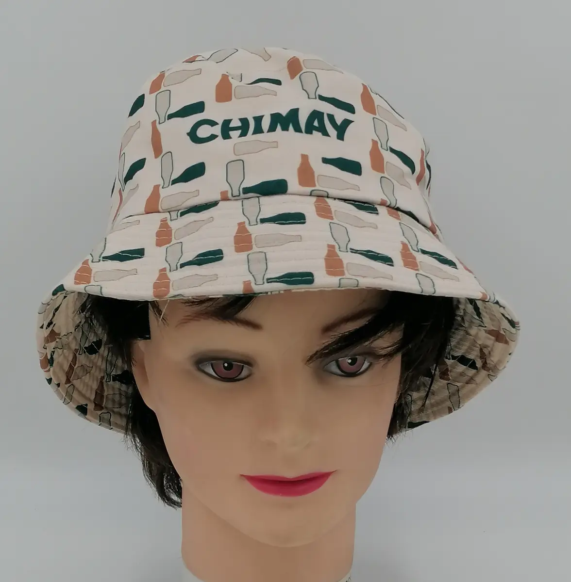 bob marque de bière chimay neuf couleur blanc dominant, taille adulte, bob avec un décapsuleur
